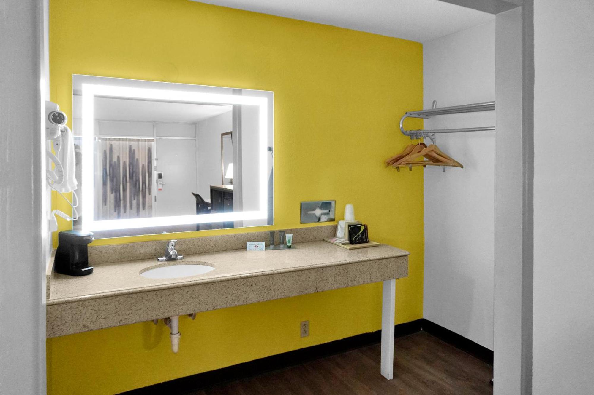 Econo Lodge Carlsbad Caverns Area ภายนอก รูปภาพ