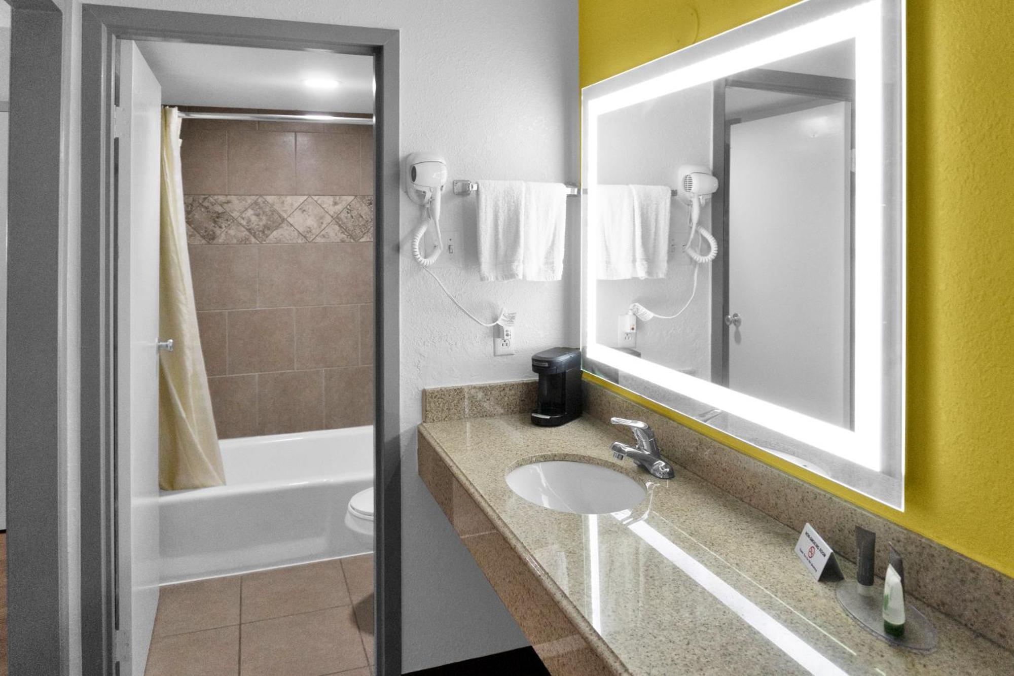 Econo Lodge Carlsbad Caverns Area ภายนอก รูปภาพ